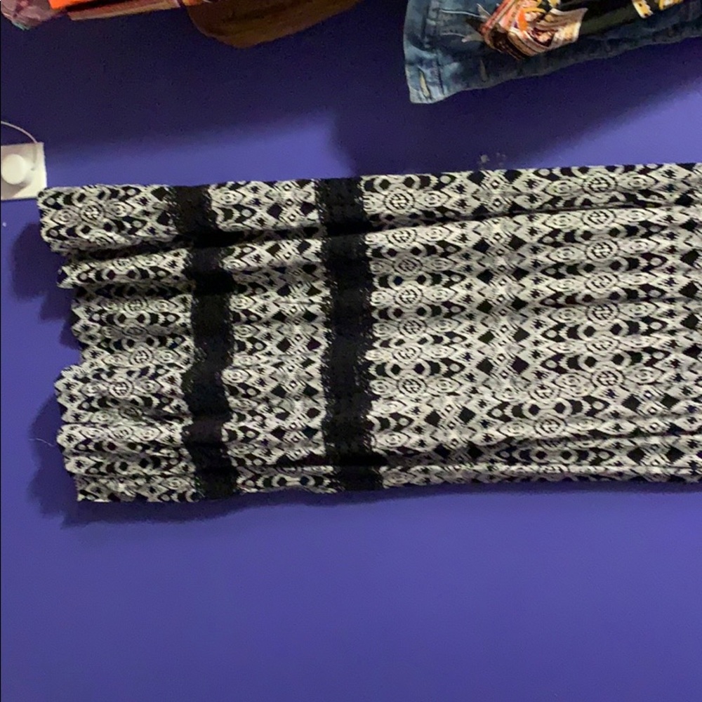 selling a black and white skirt it was never worn